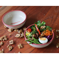 weisse Keramiksalatschale mit Aufschrift Allg&auml;uerin